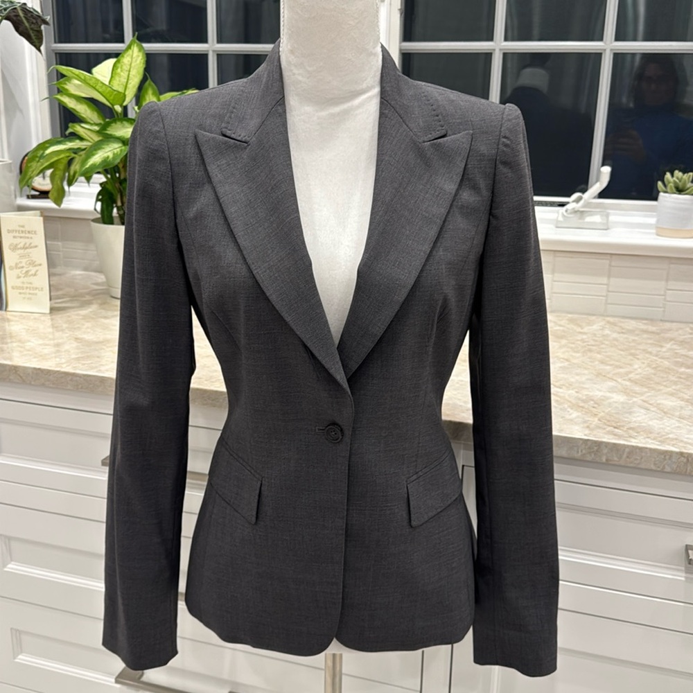 Elie Tahari gray single button blazer